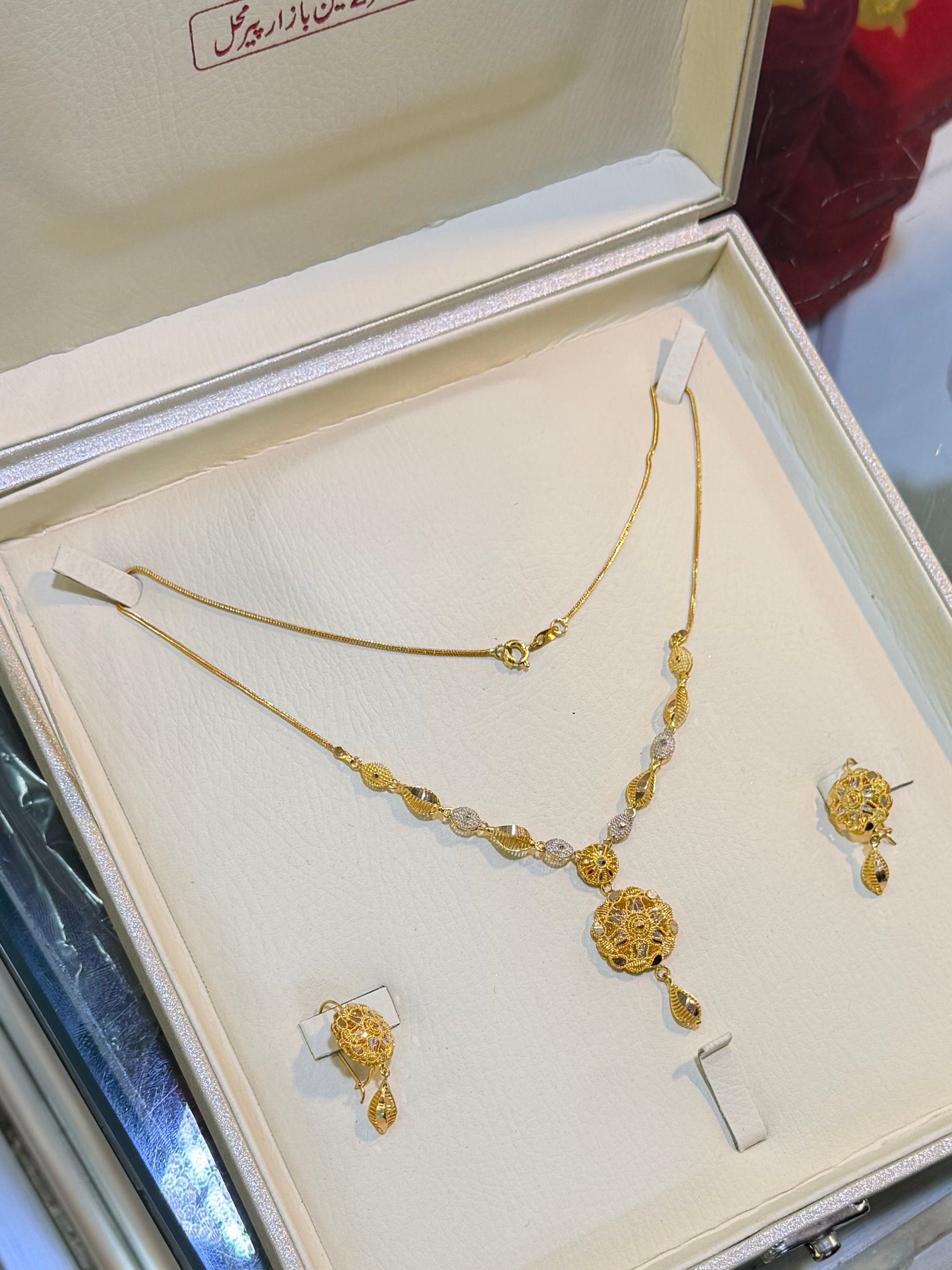 Timeless Elegance Traditional Gold Mala Set