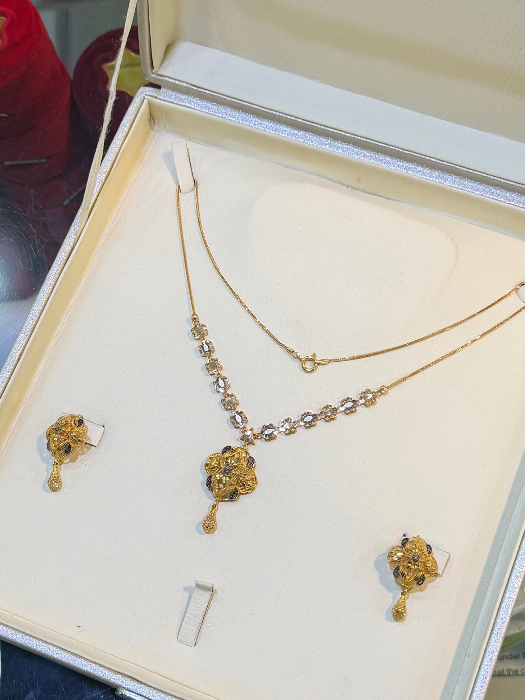 Royal Look Gold Mala Set