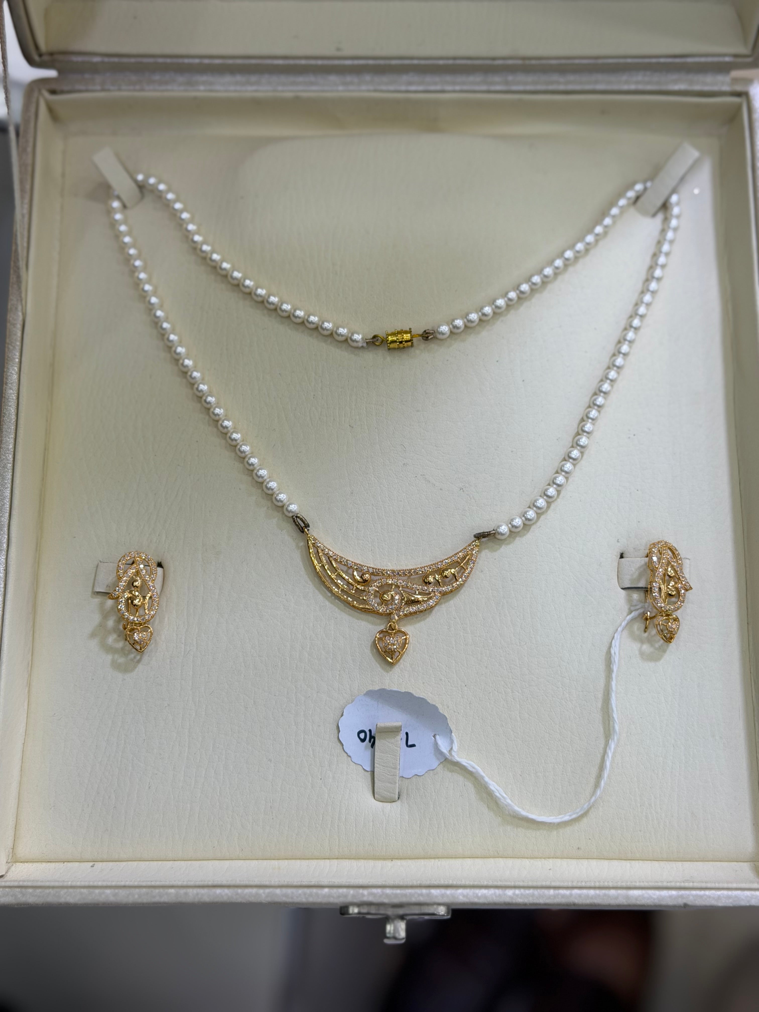 Elegant Locket Set – Timeless Beauty for Every Occasion