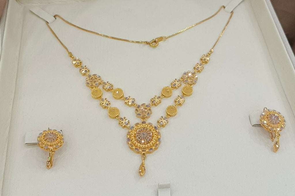 Lightweight Designer Gold Set – Elegant Jewellery