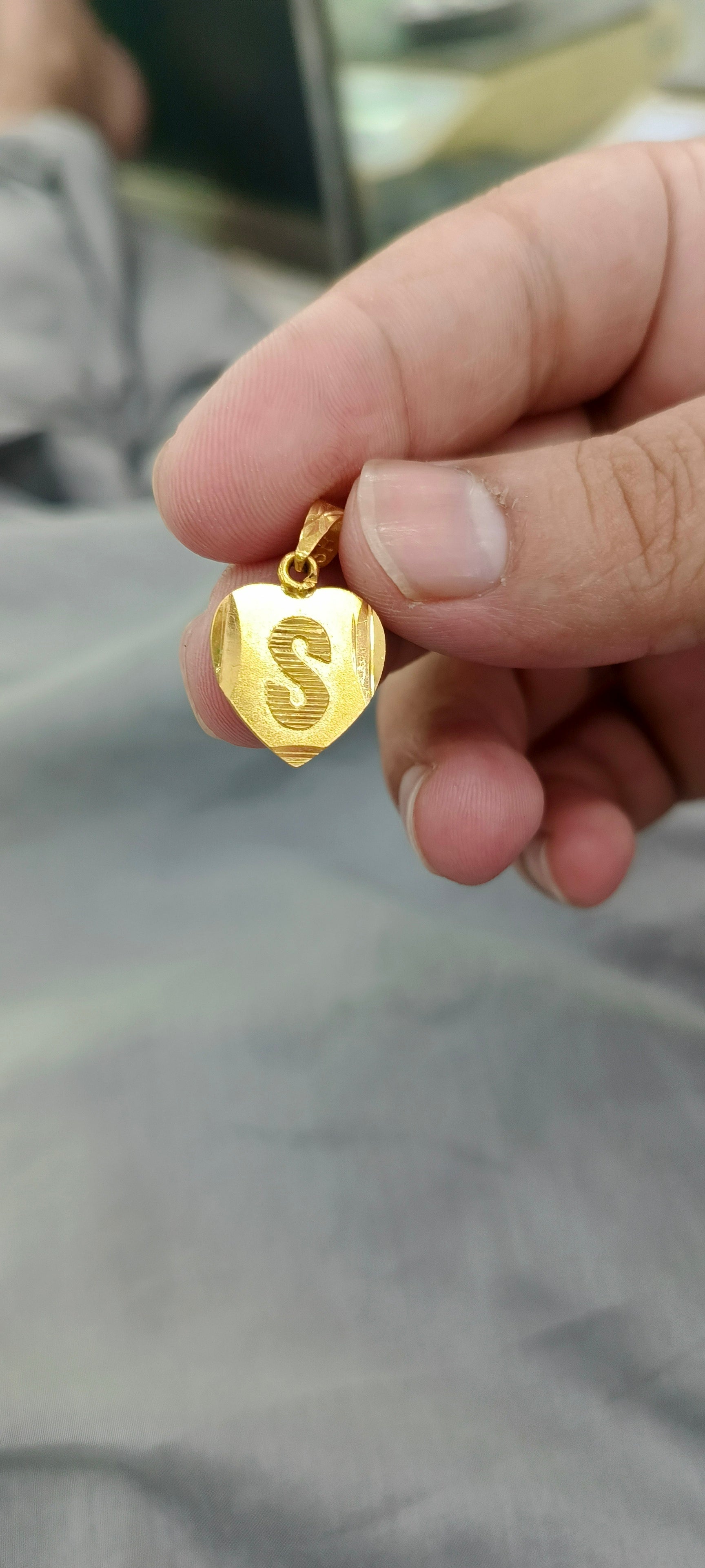 21K Gold Heart Pendant with Custom Initial (A–Z) – Personalized Locket